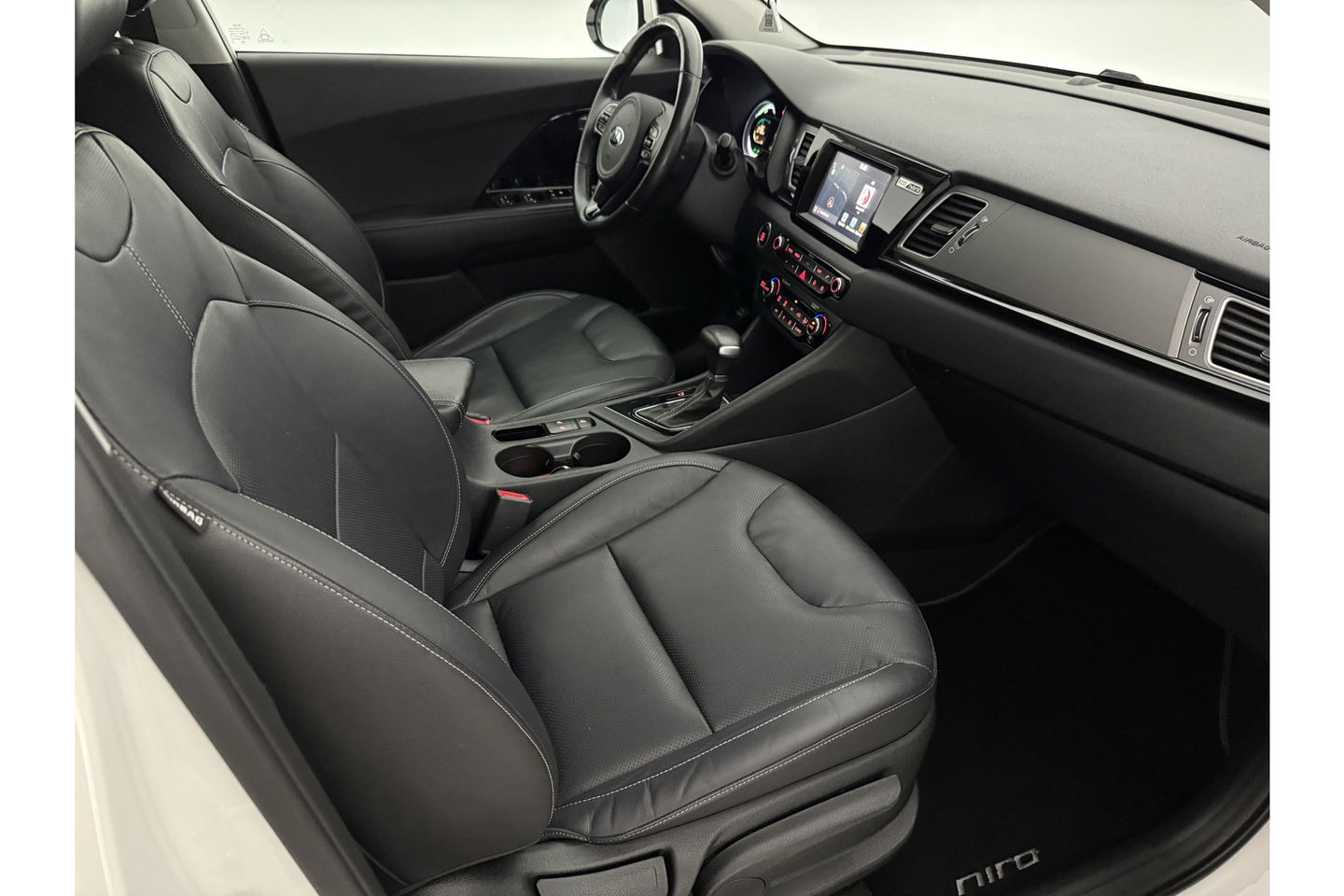 Kia Niro 1.6 GDi Hybrid BusinessLine LED Trekhaak Camera Carplay Clima Cruise Navi PDC Stoel/Stuurverwarming