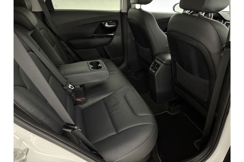 Kia Niro 1.6 GDi Hybrid BusinessLine LED Trekhaak Camera Carplay Clima Cruise Navi PDC Stoel/Stuurverwarming