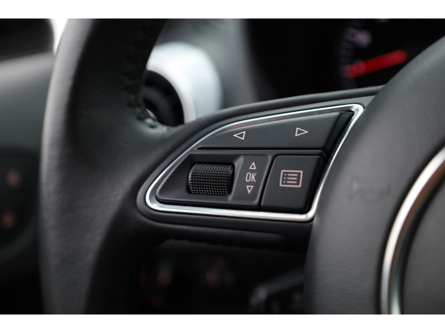 Audi A1 Sportback 1.2 TFSI S-Line | Navi | Cruise | Airco | 17" | Trekhaak | Bluetooth