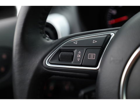 Audi A1 Sportback 1.2 TFSI S-Line | Navi | Cruise | Airco | 17" | Trekhaak | Bluetooth