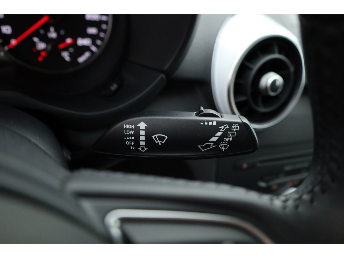 Audi A1 Sportback 1.2 TFSI S-Line | Navi | Cruise | Airco | 17" | Trekhaak | Bluetooth