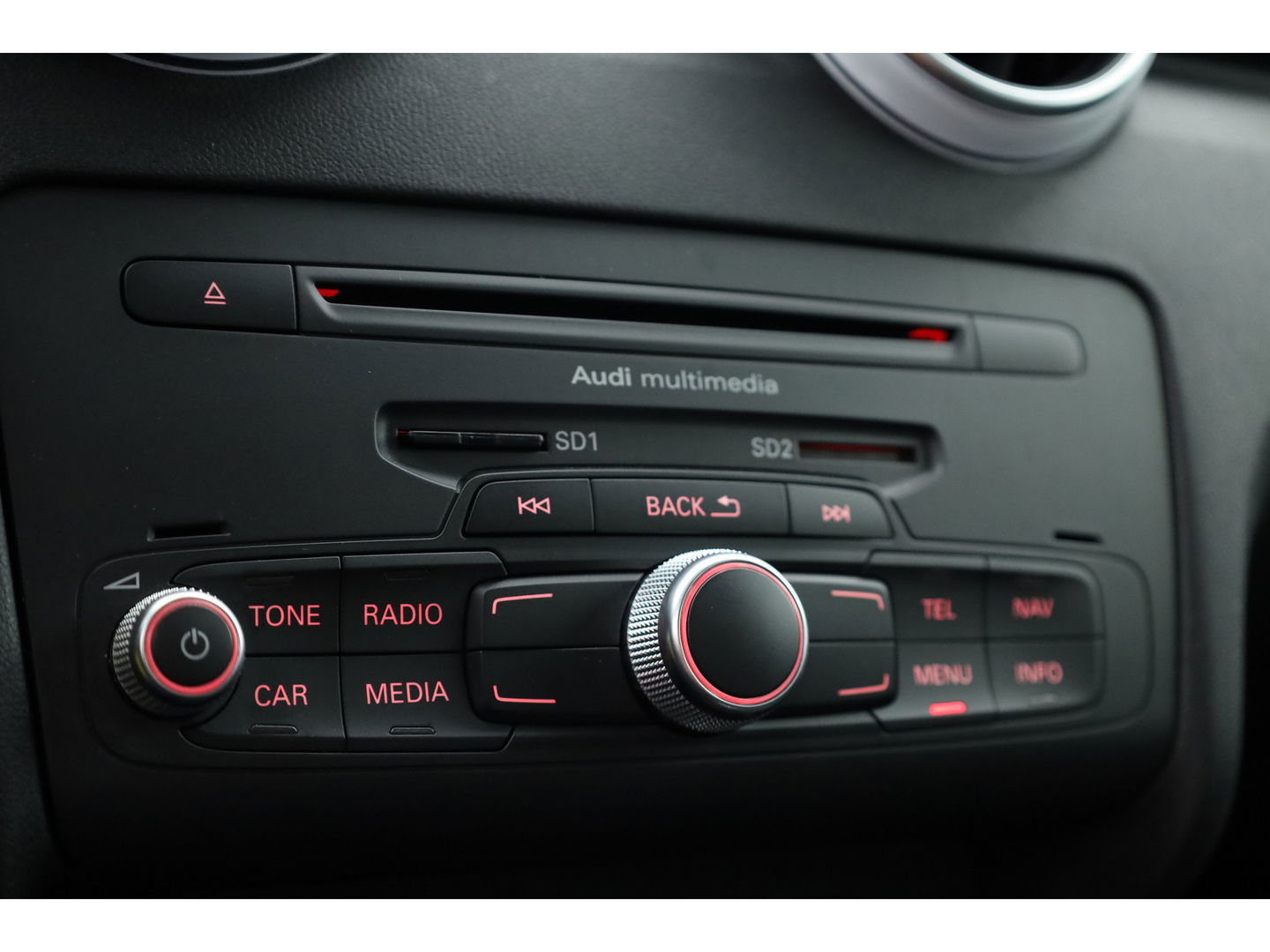 Audi A1 Sportback 1.2 TFSI S-Line | Navi | Cruise | Airco | 17" | Trekhaak | Bluetooth