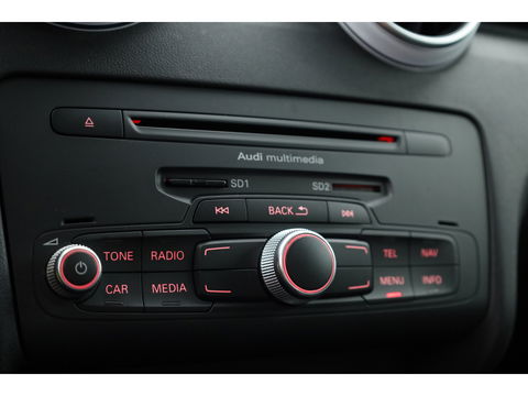 Audi A1 Sportback 1.2 TFSI S-Line | Navi | Cruise | Airco | 17" | Trekhaak | Bluetooth