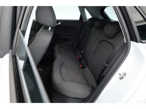 Audi A1 Sportback 1.2 TFSI S-Line | Navi | Cruise | Airco | 17" | Trekhaak | Bluetooth