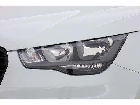 Audi A1 Sportback 1.2 TFSI S-Line | Navi | Cruise | Airco | 17" | Trekhaak | Bluetooth