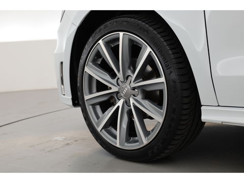 Audi A1 Sportback 1.2 TFSI S-Line | Navi | Cruise | Airco | 17" | Trekhaak | Bluetooth
