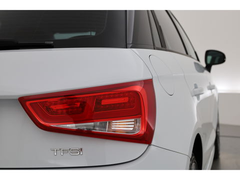 Audi A1 Sportback 1.2 TFSI S-Line | Navi | Cruise | Airco | 17" | Trekhaak | Bluetooth