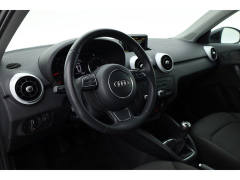Audi A1 Sportback 1.2 TFSI S-Line | Navi | Cruise | Airco | 17" | Trekhaak | Bluetooth