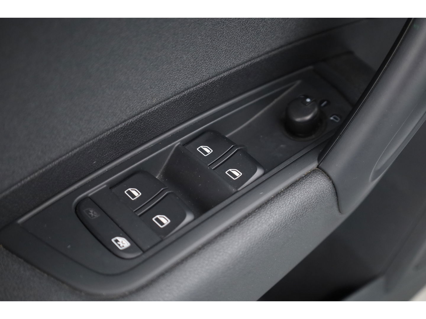 Audi A1 Sportback 1.2 TFSI S-Line | Navi | Cruise | Airco | 17" | Trekhaak | Bluetooth