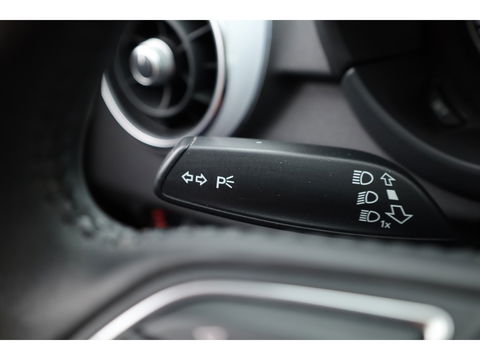 Audi A1 Sportback 1.2 TFSI S-Line | Navi | Cruise | Airco | 17" | Trekhaak | Bluetooth