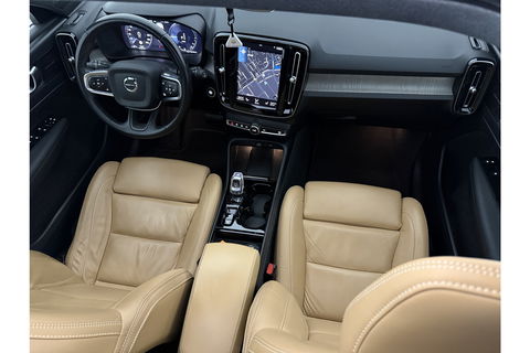 Volvo XC40 1.5 T5 Recharge Inscription 262PK Pano Harman/Kardon Trekhaak LED Carplay Virtual Camera Cruise Navi PDC 19''LMV Stoel/Stuurverwarming