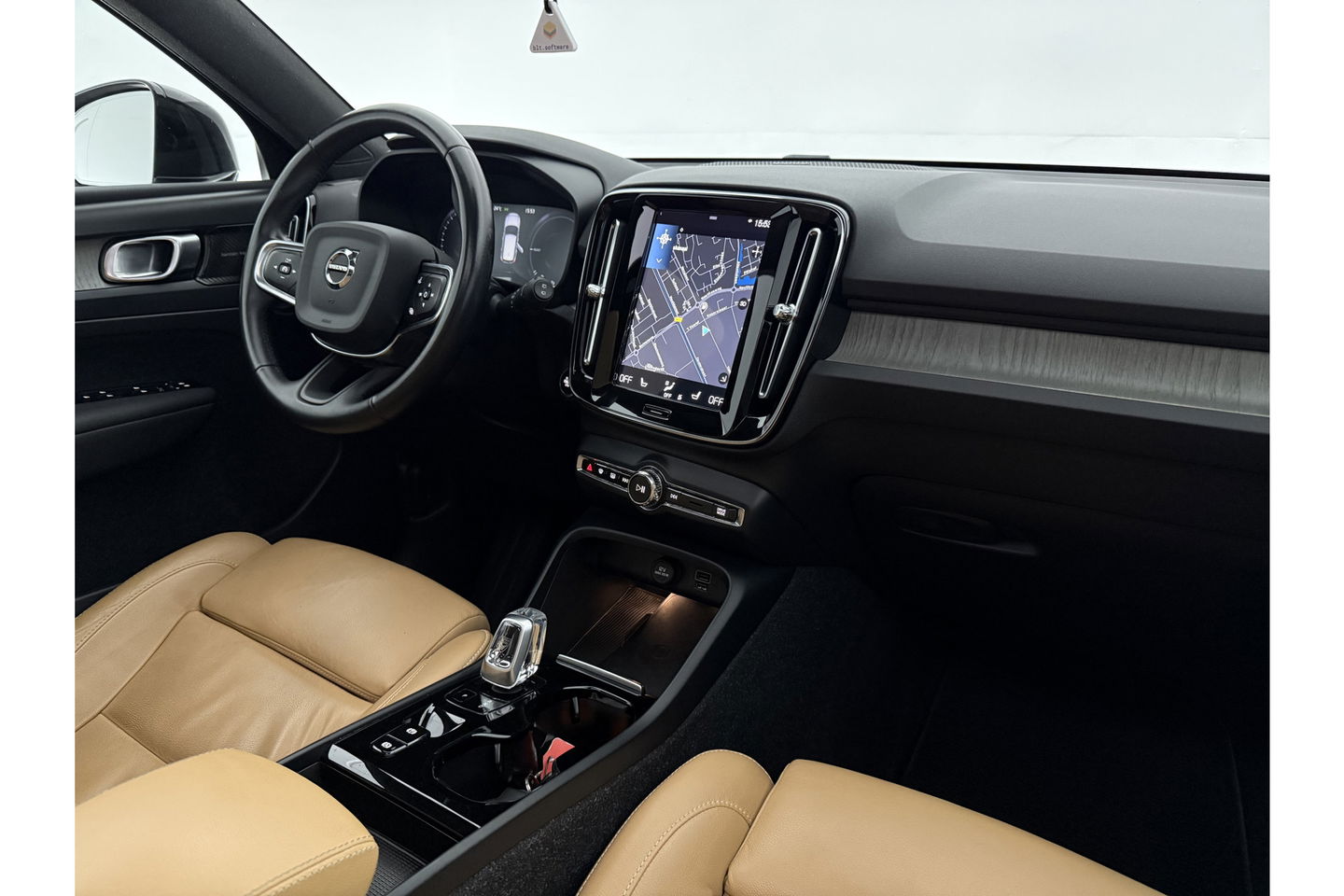 Volvo XC40 1.5 T5 Recharge Inscription 262PK Pano Harman/Kardon Trekhaak LED Carplay Virtual Camera Cruise Navi PDC 19''LMV Stoel/Stuurverwarming