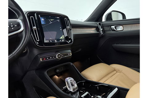 Volvo XC40 1.5 T5 Recharge Inscription 262PK Pano Harman/Kardon Trekhaak LED Carplay Virtual Camera Cruise Navi PDC 19''LMV Stoel/Stuurverwarming