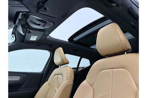 Volvo XC40 1.5 T5 Recharge Inscription 262PK Pano Harman/Kardon Trekhaak LED Carplay Virtual Camera Cruise Navi PDC 19''LMV Stoel/Stuurverwarming