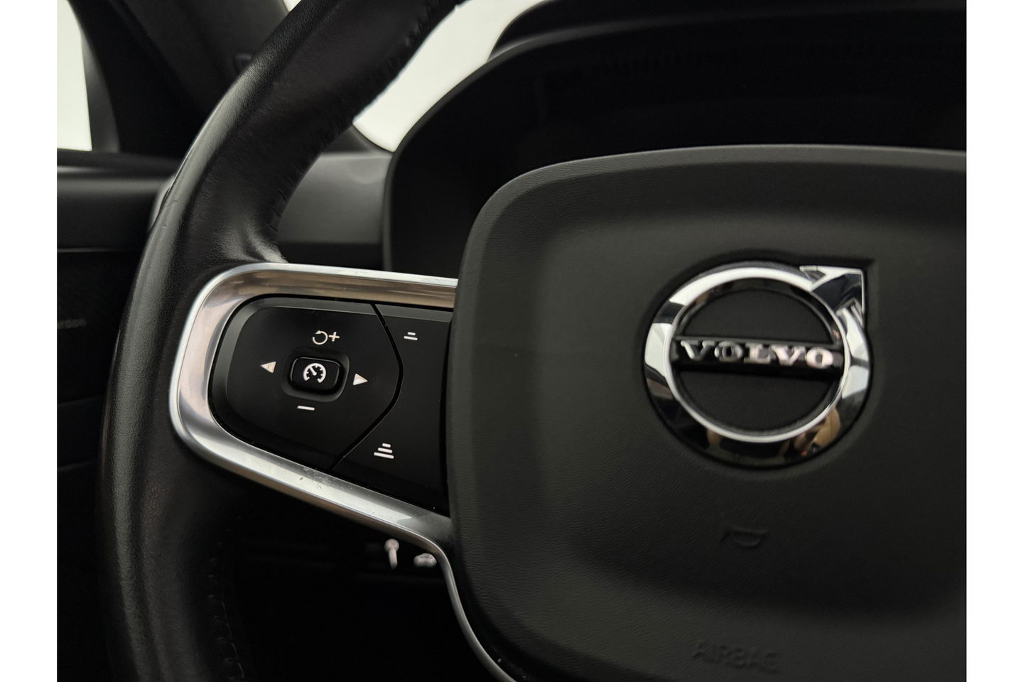Volvo XC40 1.5 T5 Recharge Inscription 262PK Pano Harman/Kardon Trekhaak LED Carplay Virtual Camera Cruise Navi PDC 19''LMV Stoel/Stuurverwarming