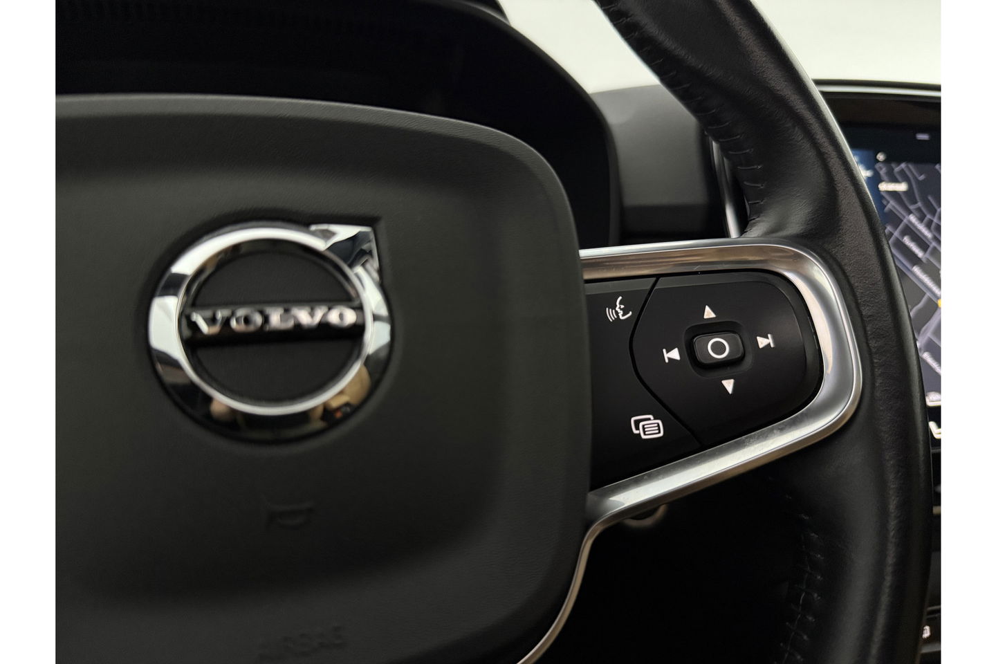 Volvo XC40 1.5 T5 Recharge Inscription 262PK Pano Harman/Kardon Trekhaak LED Carplay Virtual Camera Cruise Navi PDC 19''LMV Stoel/Stuurverwarming