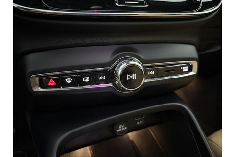 Volvo XC40 1.5 T5 Recharge Inscription 262PK Pano Harman/Kardon Trekhaak LED Carplay Virtual Camera Cruise Navi PDC 19''LMV Stoel/Stuurverwarming
