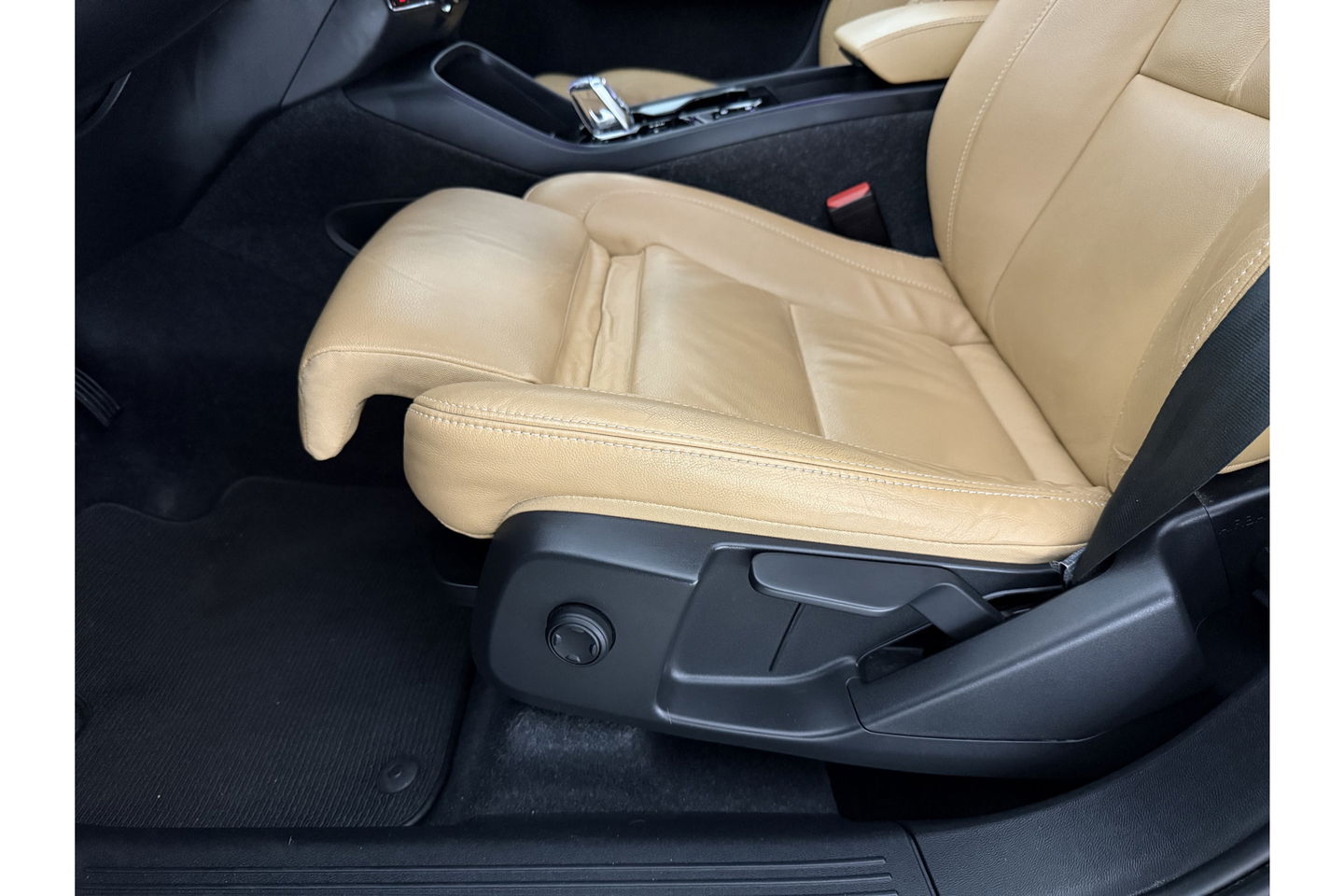 Volvo XC40 1.5 T5 Recharge Inscription 262PK Pano Harman/Kardon Trekhaak LED Carplay Virtual Camera Cruise Navi PDC 19''LMV Stoel/Stuurverwarming