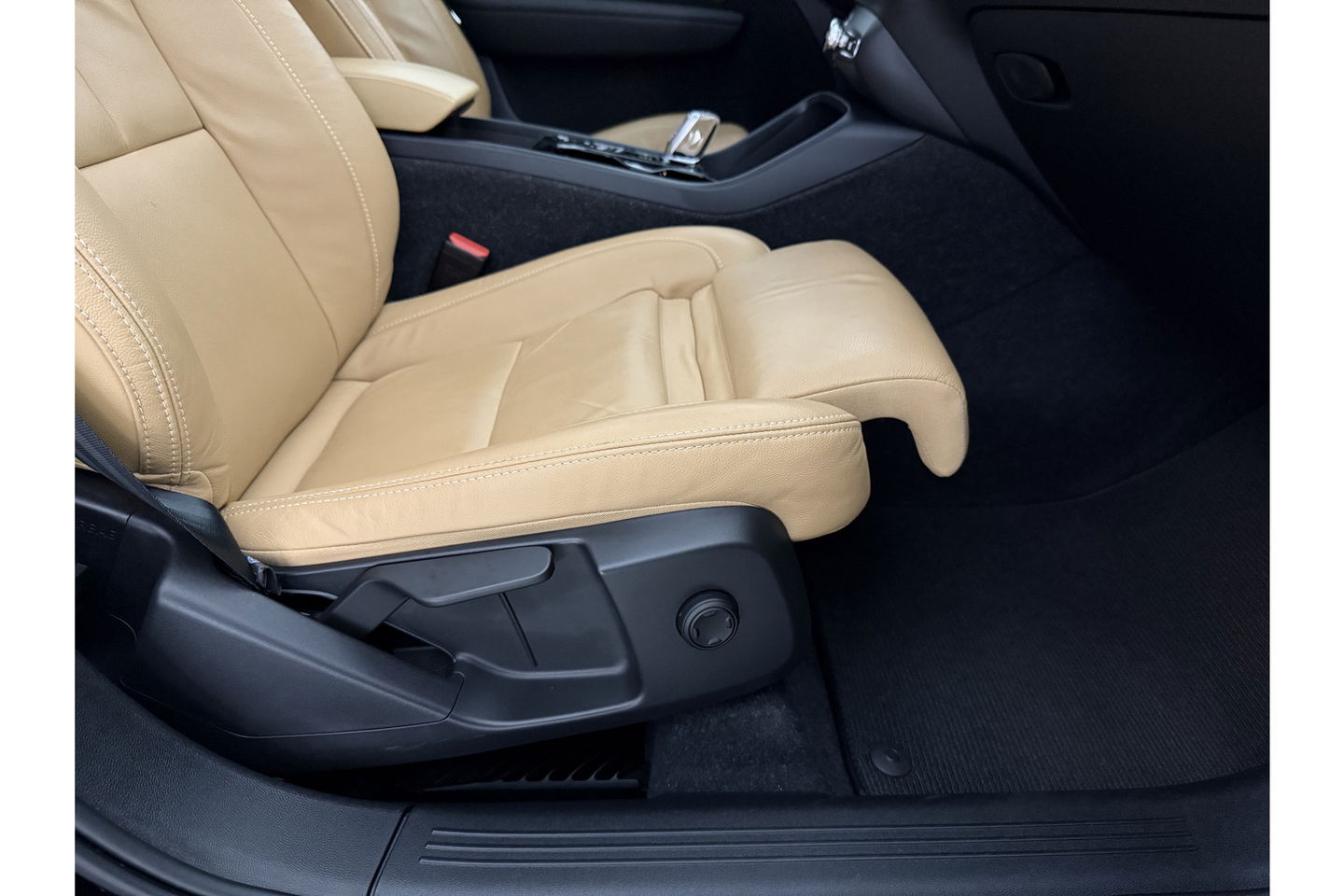 Volvo XC40 1.5 T5 Recharge Inscription 262PK Pano Harman/Kardon Trekhaak LED Carplay Virtual Camera Cruise Navi PDC 19''LMV Stoel/Stuurverwarming