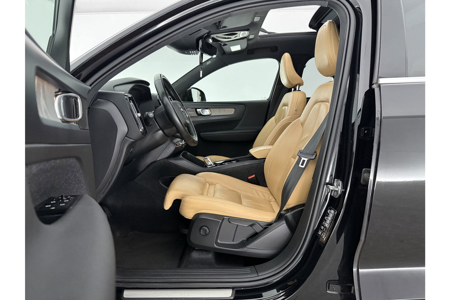 Volvo XC40 1.5 T5 Recharge Inscription 262PK Pano Harman/Kardon Trekhaak LED Carplay Virtual Camera Cruise Navi PDC 19''LMV Stoel/Stuurverwarming
