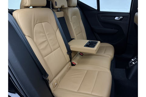Volvo XC40 1.5 T5 Recharge Inscription 262PK Pano Harman/Kardon Trekhaak LED Carplay Virtual Camera Cruise Navi PDC 19''LMV Stoel/Stuurverwarming