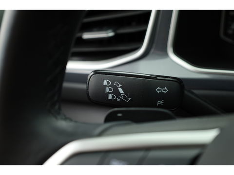 Volkswagen T-Roc 1.5 TSI Style DSG | Navi | Afn. Trekhaak | IQ Light | Massage |  Adapt. Cruise | Apple CarPlay