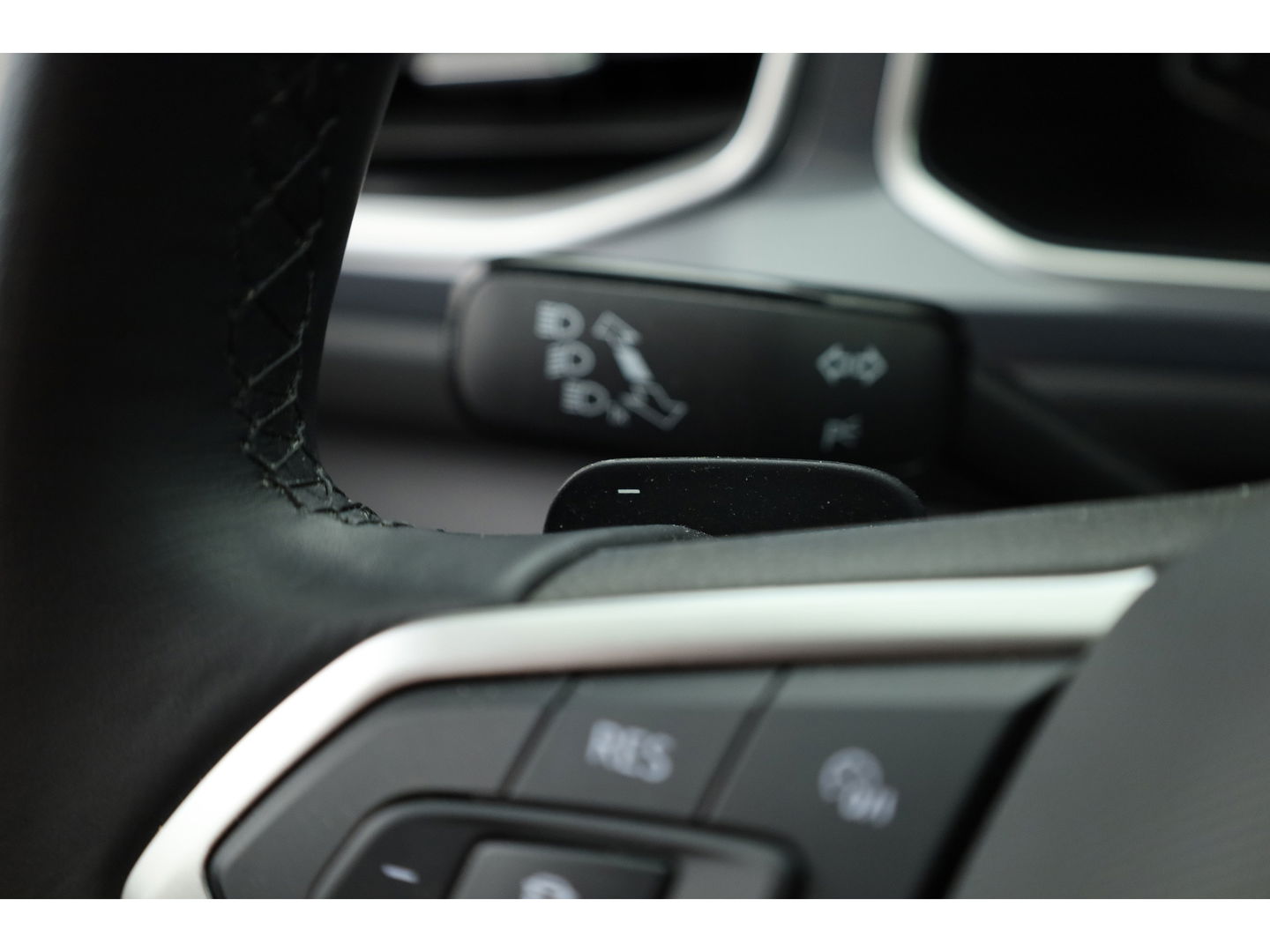Volkswagen T-Roc 1.5 TSI Style DSG | Navi | Afn. Trekhaak | IQ Light | Massage |  Adapt. Cruise | Apple CarPlay