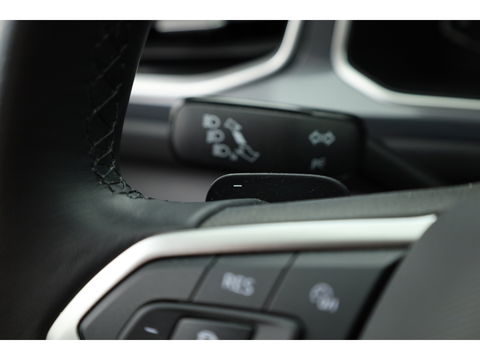 Volkswagen T-Roc 1.5 TSI Style DSG | Navi | Afn. Trekhaak | IQ Light | Massage |  Adapt. Cruise | Apple CarPlay
