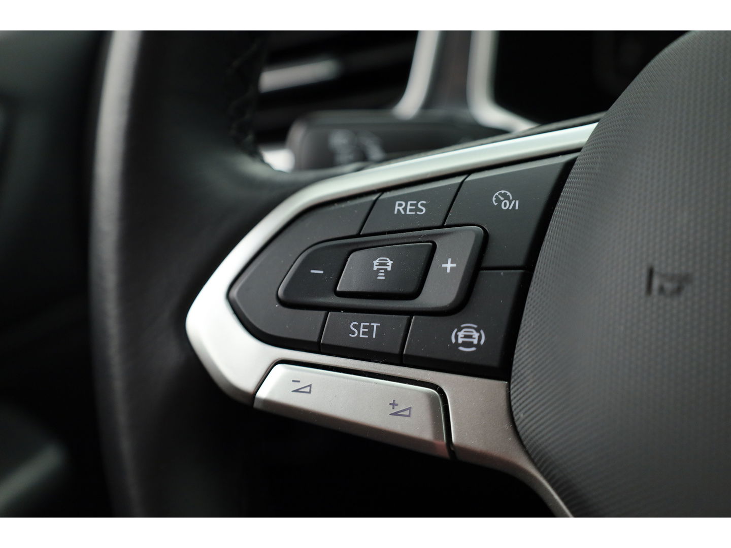 Volkswagen T-Roc 1.5 TSI Style DSG | Navi | Afn. Trekhaak | IQ Light | Massage |  Adapt. Cruise | Apple CarPlay
