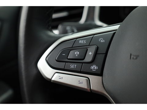 Volkswagen T-Roc 1.5 TSI Style DSG | Navi | Afn. Trekhaak | IQ Light | Massage |  Adapt. Cruise | Apple CarPlay