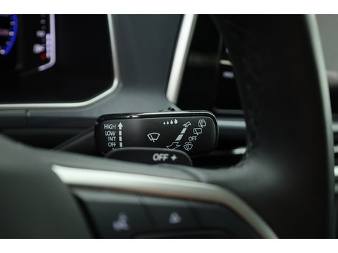 Volkswagen T-Roc 1.5 TSI Style DSG | Navi | Afn. Trekhaak | IQ Light | Massage |  Adapt. Cruise | Apple CarPlay