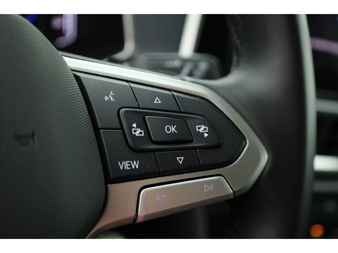 Volkswagen T-Roc 1.5 TSI Style DSG | Navi | Afn. Trekhaak | IQ Light | Massage |  Adapt. Cruise | Apple CarPlay