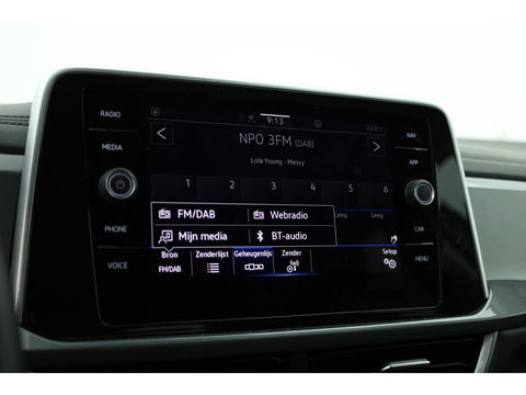 Volkswagen T-Roc 1.5 TSI Style DSG | Navi | Afn. Trekhaak | IQ Light | Massage |  Adapt. Cruise | Apple CarPlay