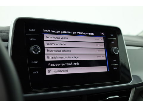 Volkswagen T-Roc 1.5 TSI Style DSG | Navi | Afn. Trekhaak | IQ Light | Massage |  Adapt. Cruise | Apple CarPlay