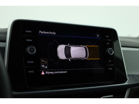 Volkswagen T-Roc 1.5 TSI Style DSG | Navi | Afn. Trekhaak | IQ Light | Massage |  Adapt. Cruise | Apple CarPlay