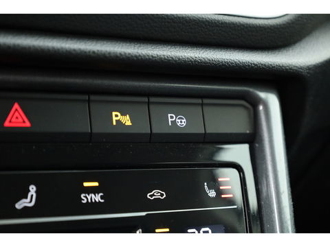 Volkswagen T-Roc 1.5 TSI Style DSG | Navi | Afn. Trekhaak | IQ Light | Massage |  Adapt. Cruise | Apple CarPlay