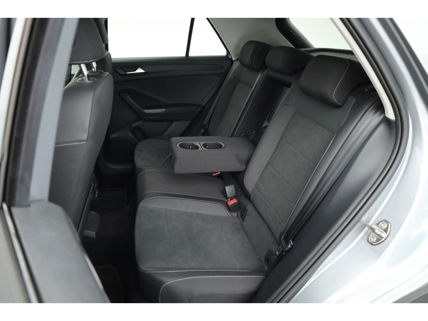 Volkswagen T-Roc 1.5 TSI Style DSG | Navi | Afn. Trekhaak | IQ Light | Massage | Adapt. Cruise | Apple CarPlay