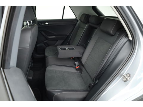 Volkswagen T-Roc 1.5 TSI Style DSG | Navi | Afn. Trekhaak | IQ Light | Massage |  Adapt. Cruise | Apple CarPlay