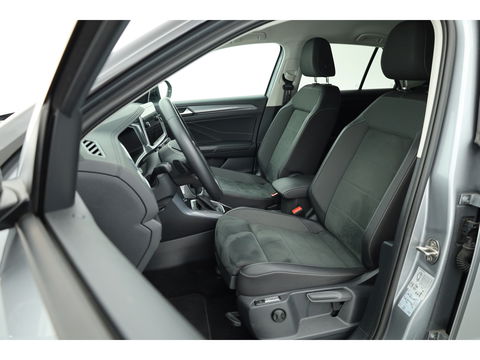 Volkswagen T-Roc 1.5 TSI Style DSG | Navi | Afn. Trekhaak | IQ Light | Massage |  Adapt. Cruise | Apple CarPlay