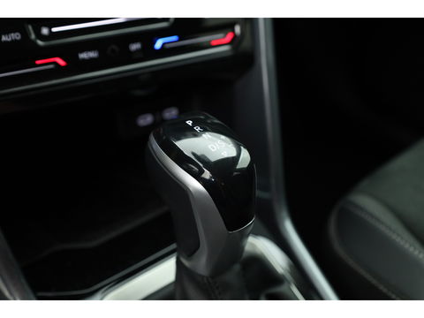 Volkswagen T-Roc 1.5 TSI Style DSG | Navi | Afn. Trekhaak | IQ Light | Massage |  Adapt. Cruise | Apple CarPlay