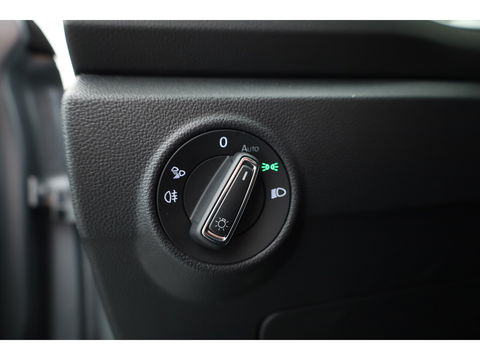 Volkswagen T-Roc 1.5 TSI Style DSG | Navi | Afn. Trekhaak | IQ Light | Massage |  Adapt. Cruise | Apple CarPlay