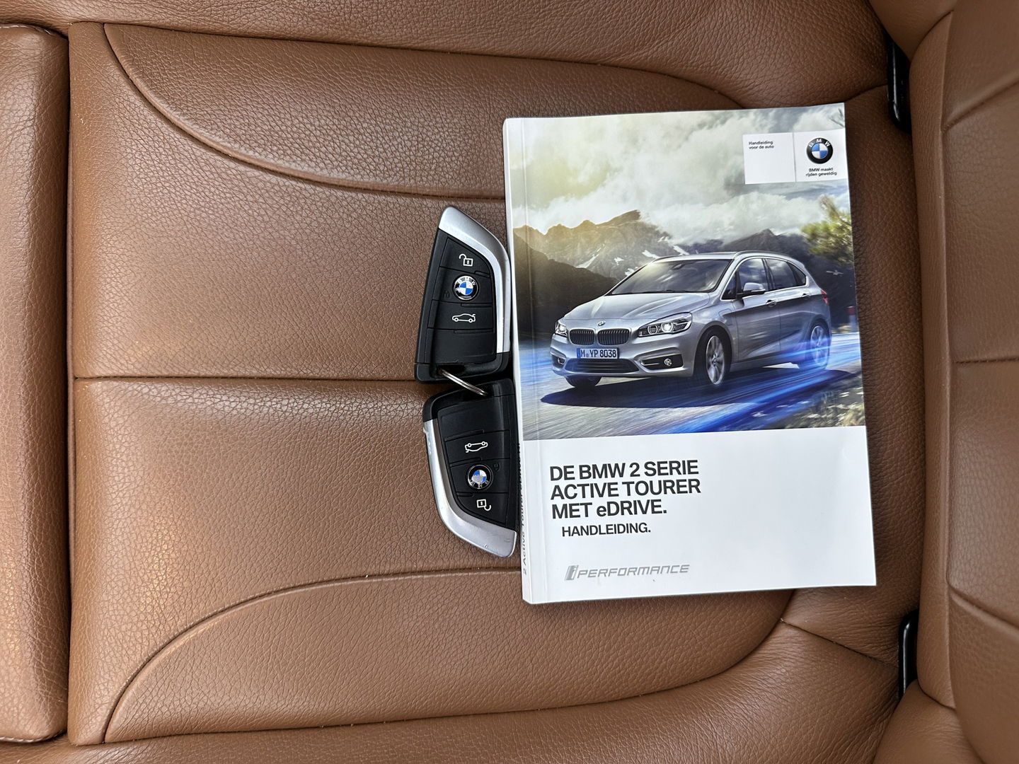 BMW 2 Serie Active Tourer 225xe iPerformance Centennial High Executive Aut. *PANO | HEAD-UP | FULL-LEATHER | FULL-LED | HARMAN/KARDON | KEYLESS | NAVI-FULLMAP | ECC | PDC | CRUISE | 18''ALU*