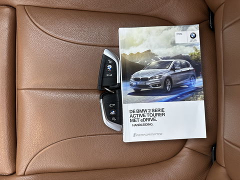 BMW 2 Serie Active Tourer 225xe iPerformance Centennial High Executive Aut. *PANO | HEAD-UP | FULL-LEATHER | FULL-LED | HARMAN/KARDON | KEYLESS | NAVI-FULLMAP | ECC | PDC | CRUISE | 18''ALU*