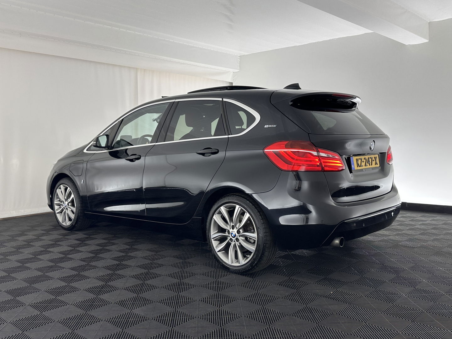 BMW 2 Serie Active Tourer 225xe iPerformance Centennial High Executive Aut. *PANO | HEAD-UP | FULL-LEATHER | FULL-LED | HARMAN/KARDON | KEYLESS | NAVI-FULLMAP | ECC | PDC | CRUISE | 18''ALU*