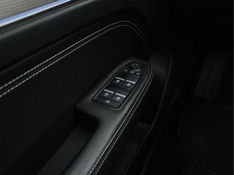 Renault Arkana 1.6 E-Tech hybrid 145 techno (INCL.BTW) *1/2LEATHER | FULL-LED | DIGI-COCKPIT | BLIND-SPOT | NAVI-FULLMAP | AMBIENT-LIGHT | CAMERA | KEYLESS | DAB+ | COMFORT-SEATS | 18''ALU*