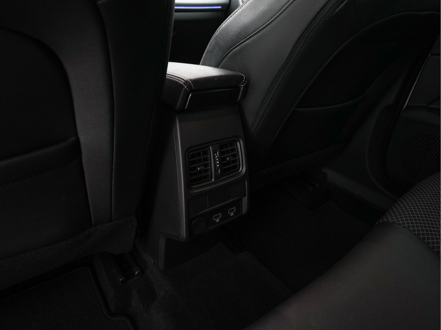 Renault Arkana 1.6 E-Tech hybrid 145 techno (INCL.BTW) *1/2LEATHER | FULL-LED | DIGI-COCKPIT | BLIND-SPOT | NAVI-FULLMAP | AMBIENT-LIGHT | CAMERA | KEYLESS | DAB+ | COMFORT-SEATS | 18''ALU*