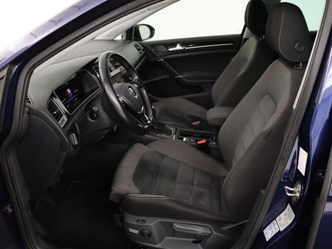 Volkswagen Golf 1.0 TSI Highline | Stoelverwarming | Trekhaak | Massage | Carplay | Adaptive cruise | Active Info Display | Navigatie | Parkeerhulp | Climate control
