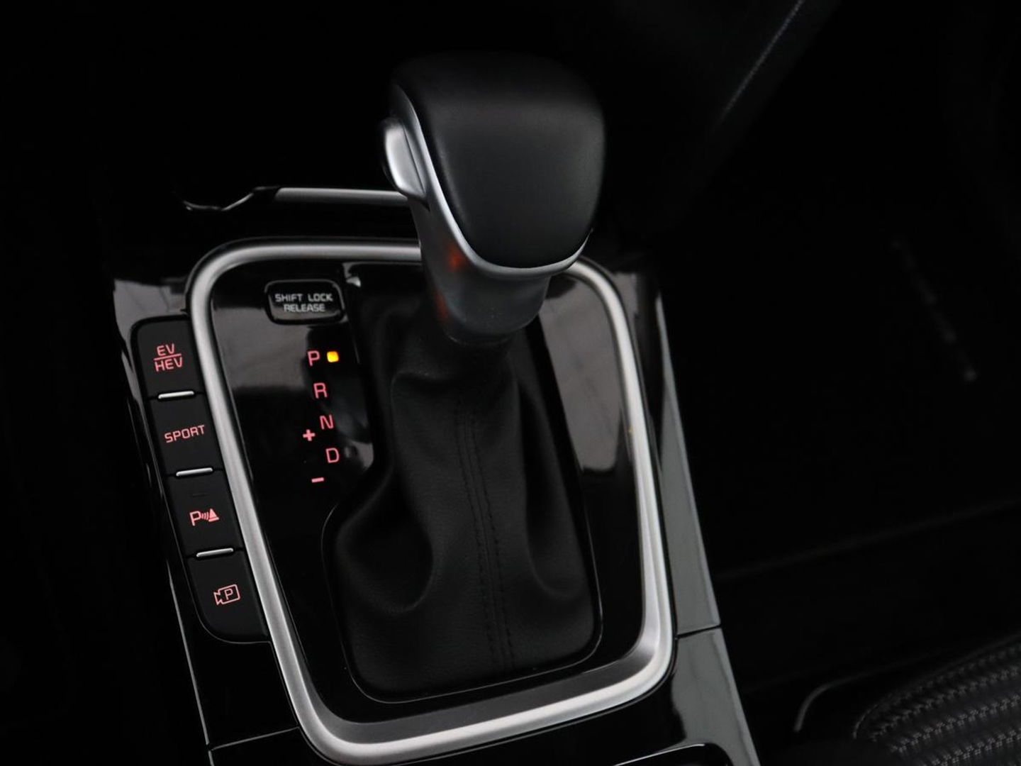 Kia Ceed 1.6 GDI PHEV DynamicPlusLine | Stoel & stuurverwarming | Adaptive cruise | Camera | Carplay | Full LED | Keyless | Navigatie