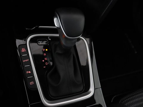 Kia Ceed 1.6 GDI PHEV DynamicPlusLine | Stoel & stuurverwarming | Adaptive cruise | Camera | Carplay | Full LED | Keyless | Navigatie