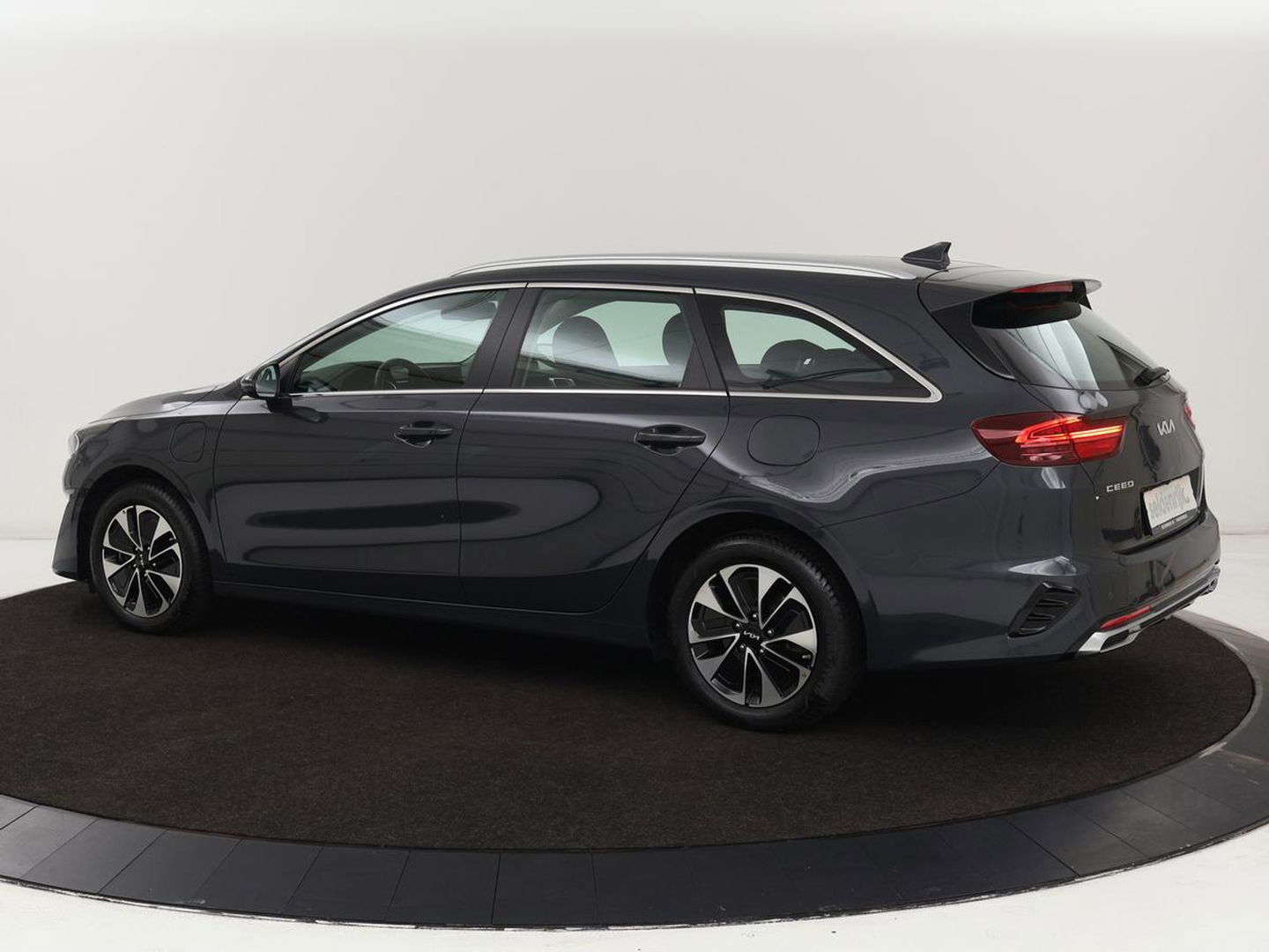 Kia Ceed 1.6 GDI PHEV DynamicPlusLine | Stoel & stuurverwarming | Adaptive cruise | Camera | Carplay | Full LED | Keyless | Navigatie